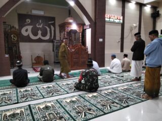 Babinsa Kodim 1420/Sidrap Gelar Safari Shalat Subuh, Jalin Silaturahmi dan Komsos dengan Masyarakat